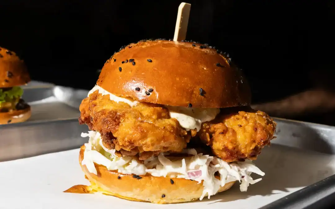 fat bull, burgers in limassol, best burgers in limassol, chicken burger